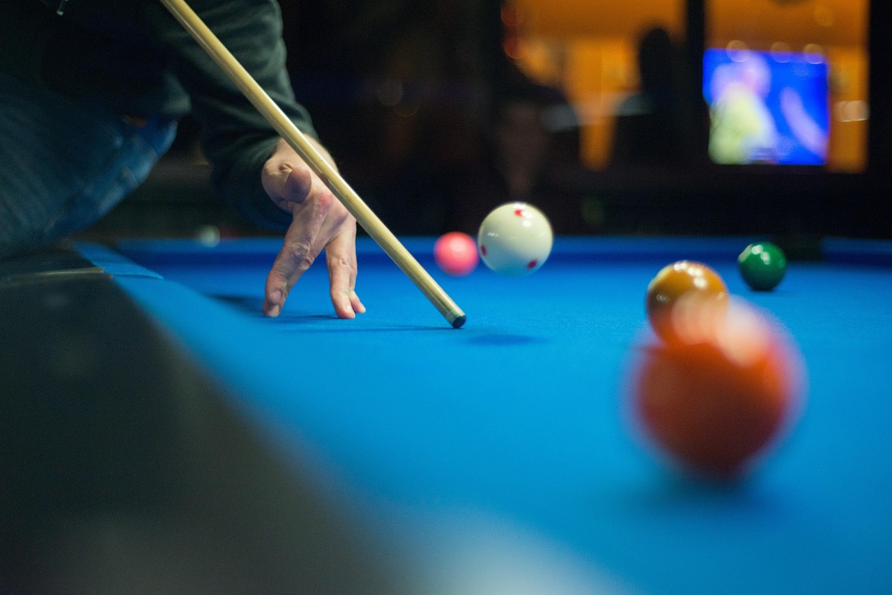 pool, cue, jump shot, game, table, ball, billiard, sport, leisure, play, activity, competition, hobby, aiming, recreatio