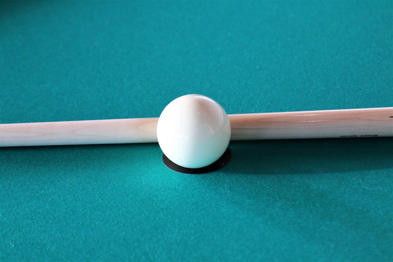 cue ball, cue, billiards, billiard ball, ball, billiard cue, white ball, sport, hobby, table, pool table, ivory, closeup